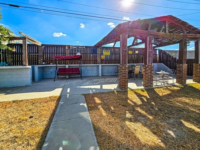 Building Photo - 2673 Crown View Drive