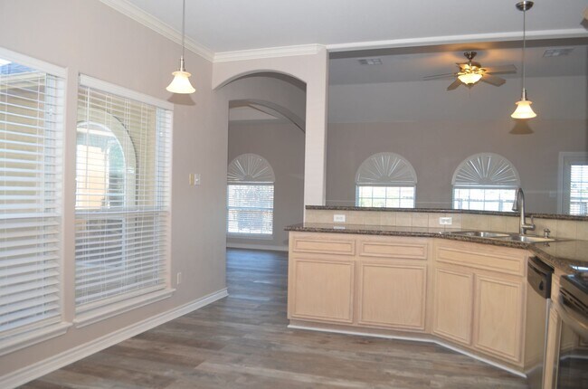 Building Photo - YOUR COASTAL PARADISE AWAITS!