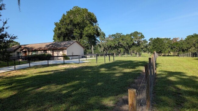 Building Photo - 4210 SW 89th Ave