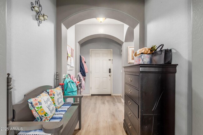 Building Photo - 836 E Constance Wy