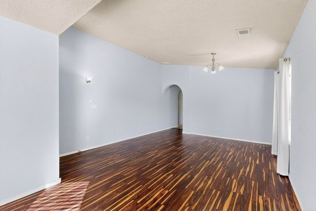 Building Photo - Montano Unser NW 3/4 bedroom 2/bath 2/Car garage