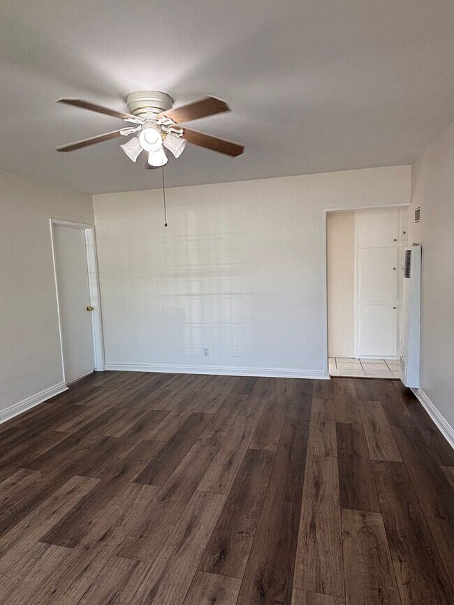 Building Photo - Spacious 3 bedroom available now!