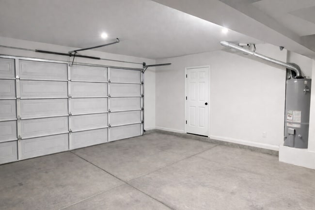 Building Photo - 8432 Weatherwood St