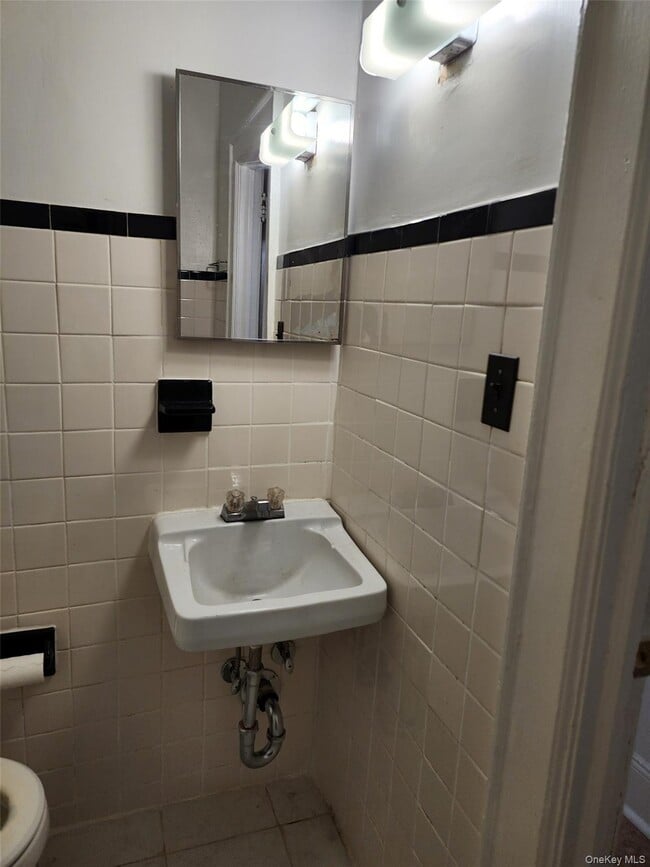 Building Photo - 47-12 39th Pl