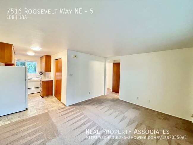 Building Photo - 7516 Roosevelt Way NE