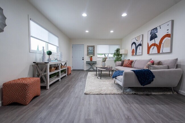 Building Photo - Van Dyke Triplex