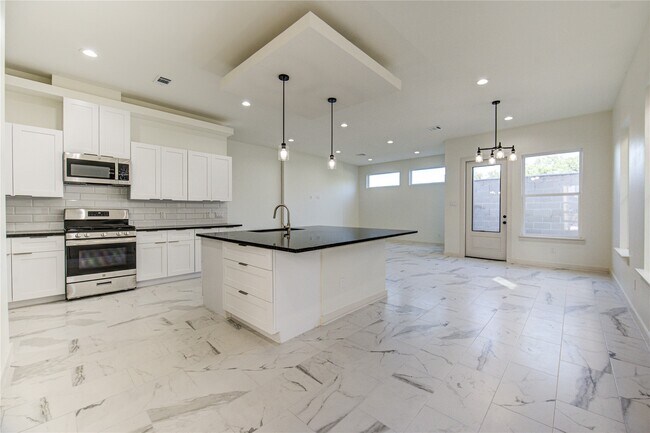 Building Photo - 2922 El Fenice Ln