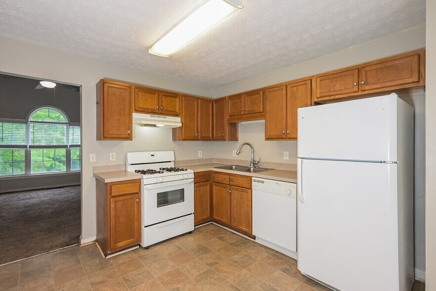 Building Photo - 577 Paradise Cir