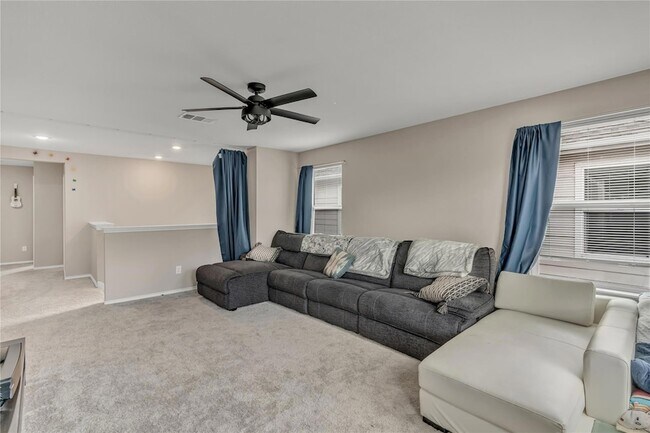 Building Photo - 520 Ayinger Ln