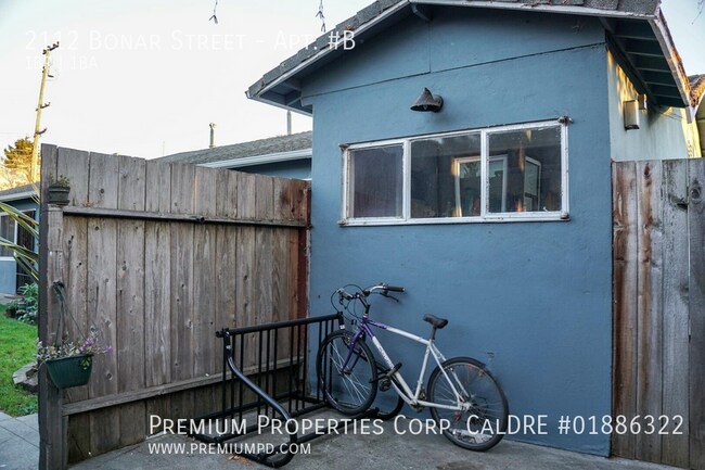 Building Photo - 2112 Bonar St