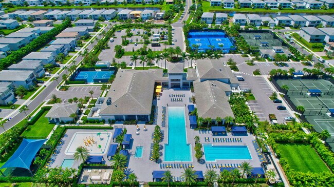 Building Photo - 17112 Aquavera Way