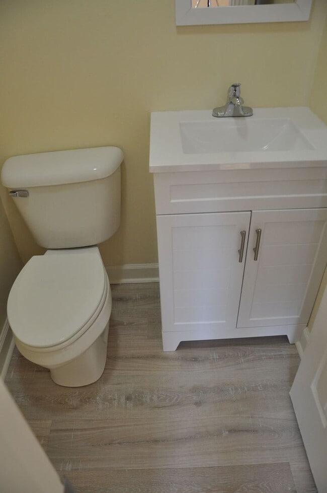 Building Photo - Winchester Duplex