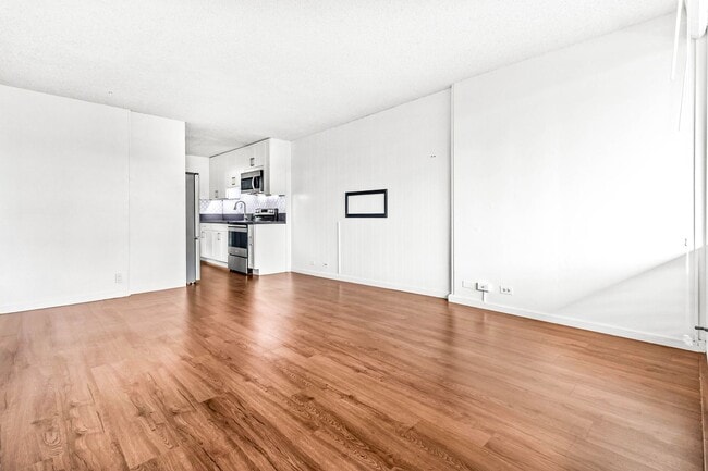 Building Photo - Bright and spacious 1 bedroom 1 bath condo in Makiki !