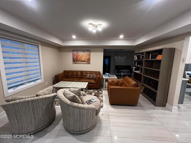 Building Photo - 799 Bowyer Ave