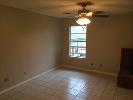 Building Photo - 821 Hardy Springs Cir