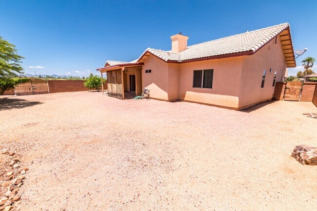 Building Photo - Large Corner Lot Home with 3 Bedrooms, 2 Baths, Central A/C, Washer & Dryer included!