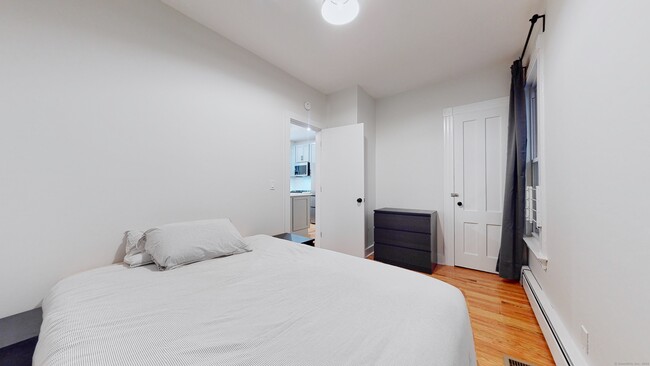 Building Photo - 86 Edwards St