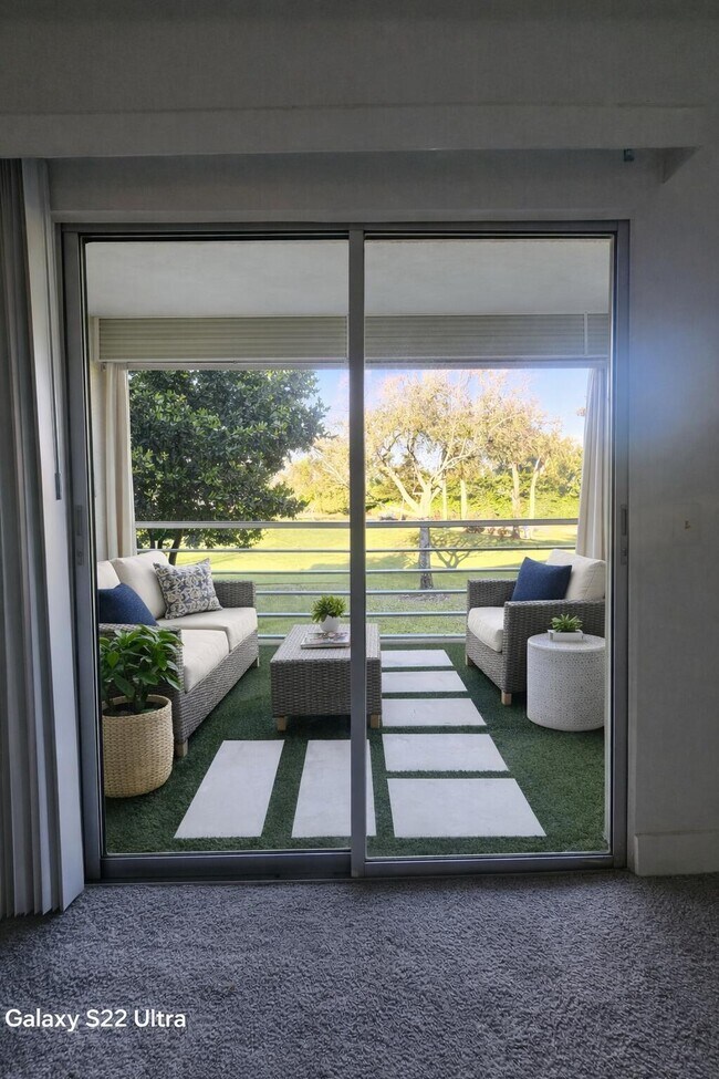 Building Photo - 2003 Lincoln A