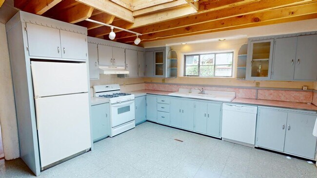 Building Photo - 1424 Agua Fria St