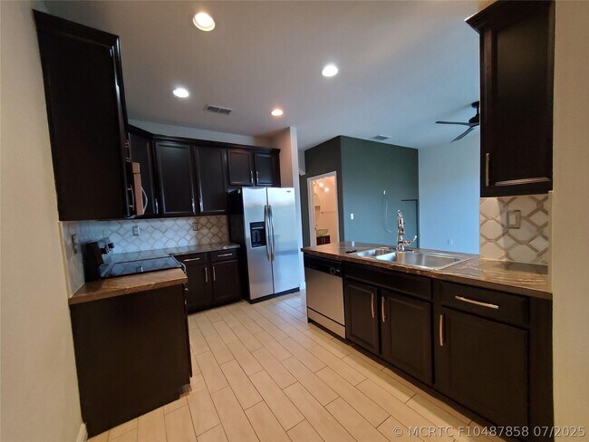 Building Photo - 289 Lake Monterey Cir