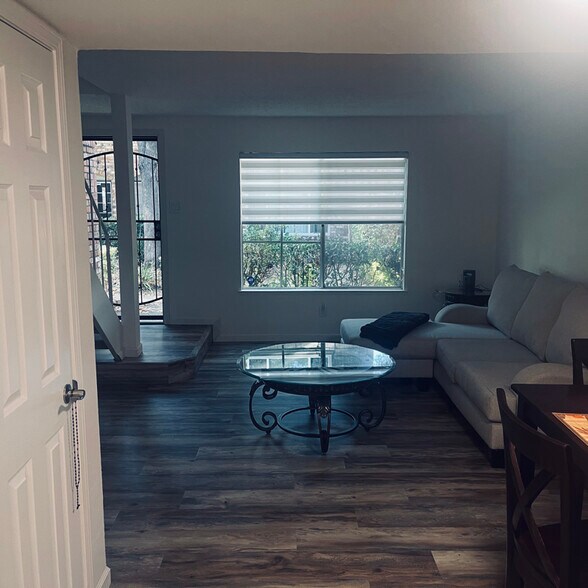 Building Photo - 1990 Benita Dr