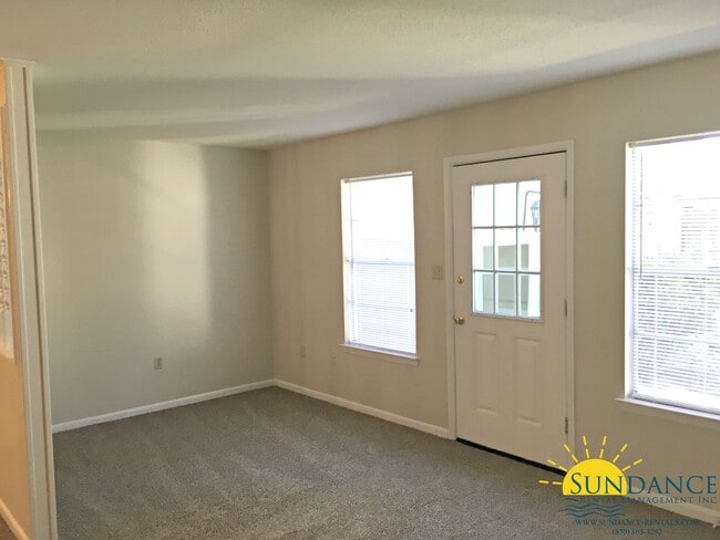 Building Photo - Great 3 Bedroom Townhouse in Shalimar