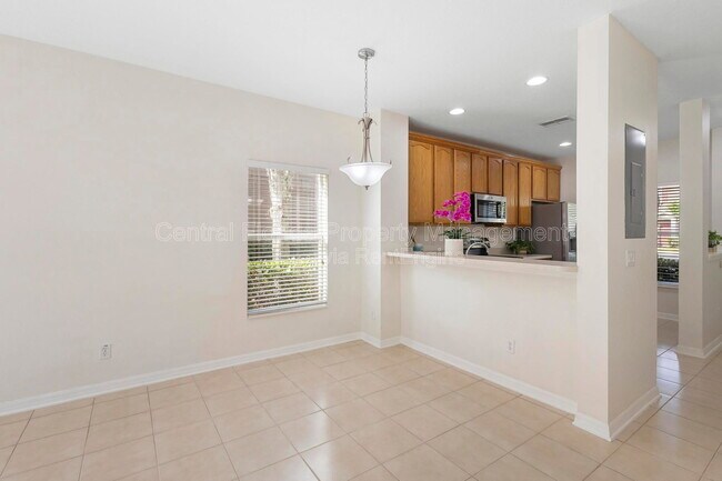Building Photo - 3434 Wilshire Way Rd