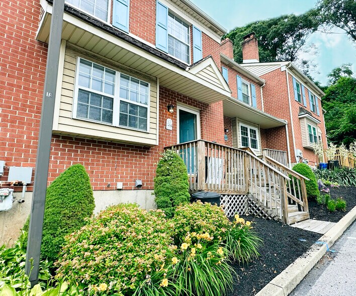 Building Photo - 618 Coates Ln