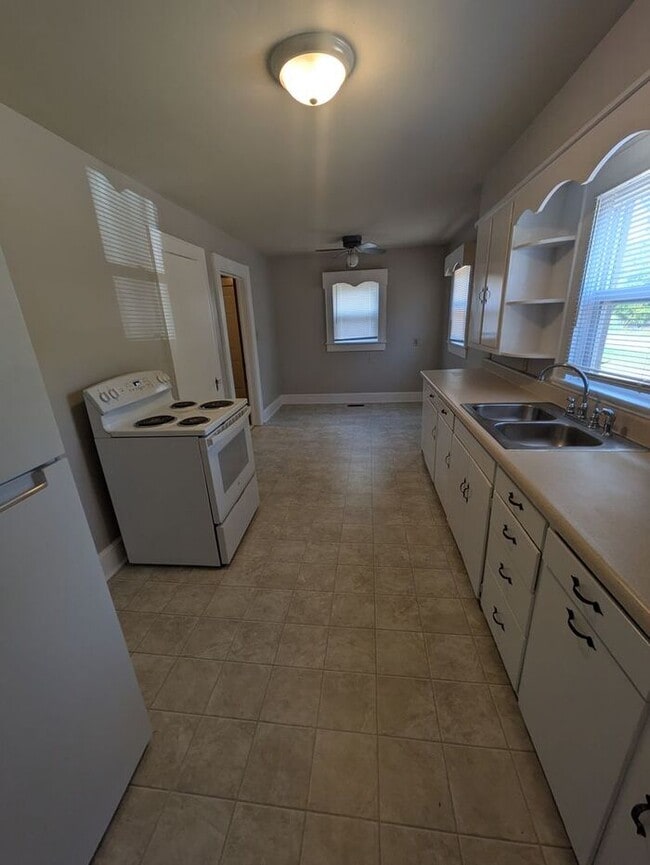 Building Photo - 3BD/2BA Home in Hickory