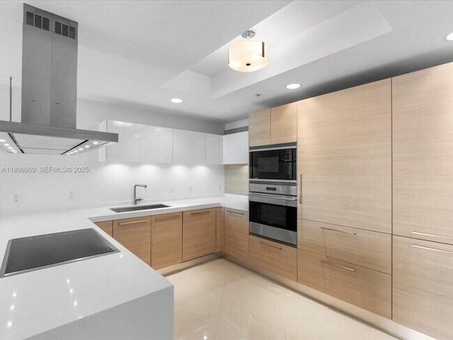 Building Photo - 17301 Biscayne Blvd