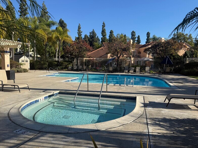 Building Photo - 2109 Northshore Dr