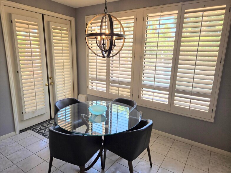 Kitchen dining area - 22 Belmonte Dr