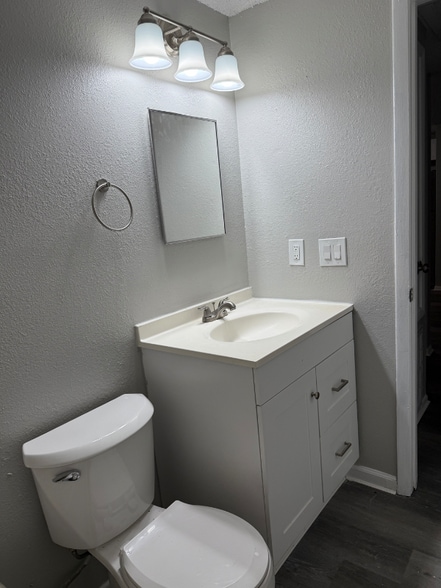 Building Photo - 1713 E Idell St