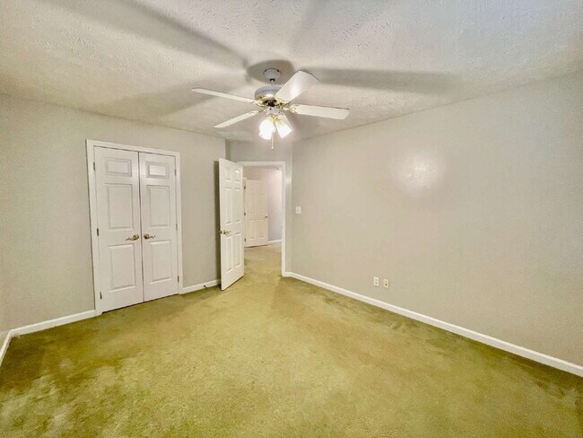 Building Photo - Spacious 3-Bedroom Nest with 2.5 Baths And...