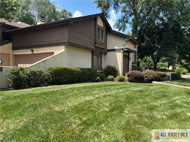 Building Photo - 514 Sayre Dr