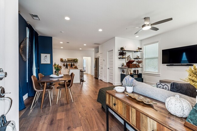 Building Photo - 420 Creative Way