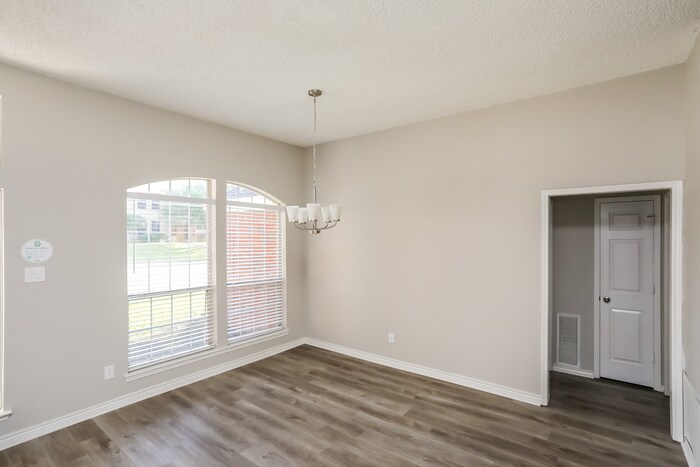 Building Photo - 819 Crooked Creek Ln