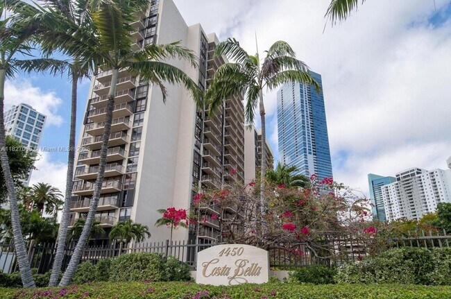 Building Photo - 1450 Brickell Bay Dr
