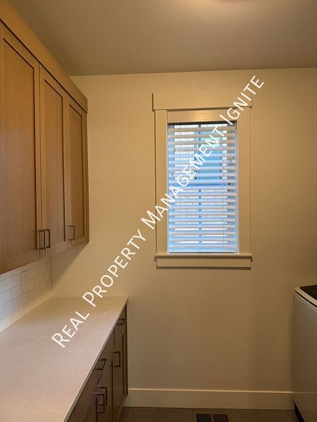 Building Photo - 2242 NW Reserve Camp Ct