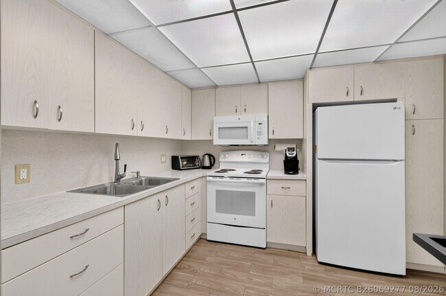 Building Photo - 3030 Wolverton E