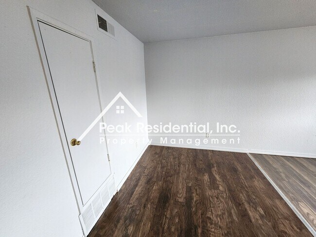 Building Photo - Croetto10540