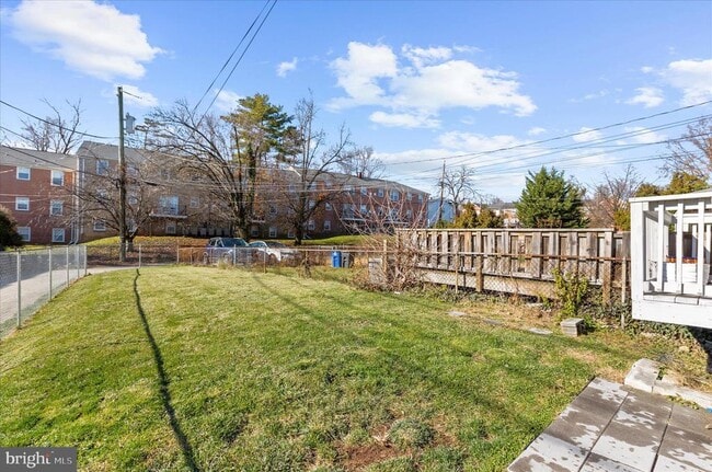 Building Photo - 312 Small Ct