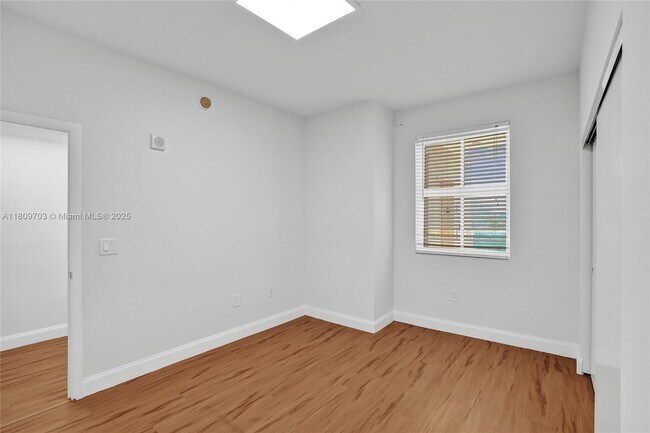 Building Photo - 3340 NE 190th St