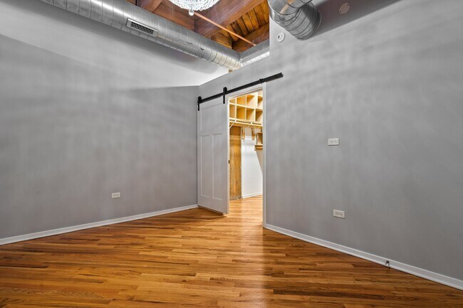 Building Photo - 1040 W Adams St