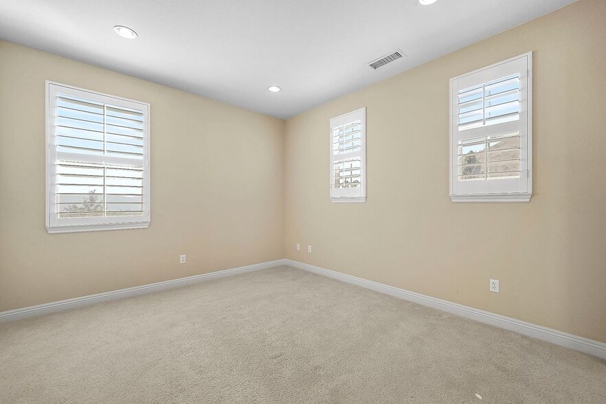 Building Photo - 3904 Eagle Flight Dr