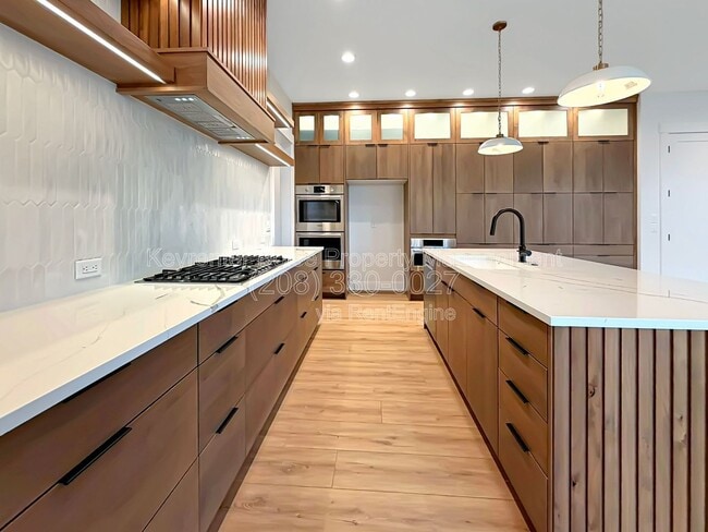 Building Photo - 819 N Danville Ave