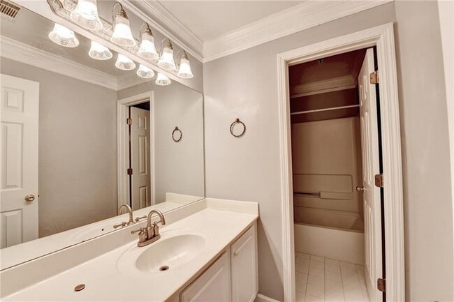 Building Photo - 2072 Fairport Way