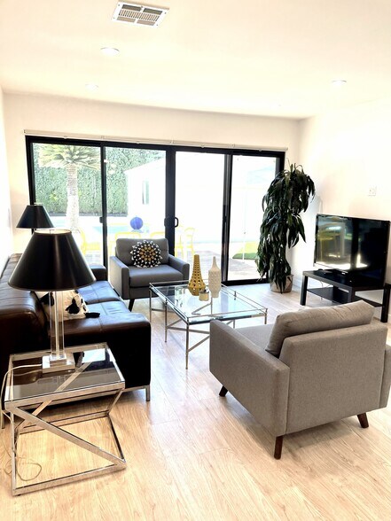 Building Photo - 6143 Carpenter Ave