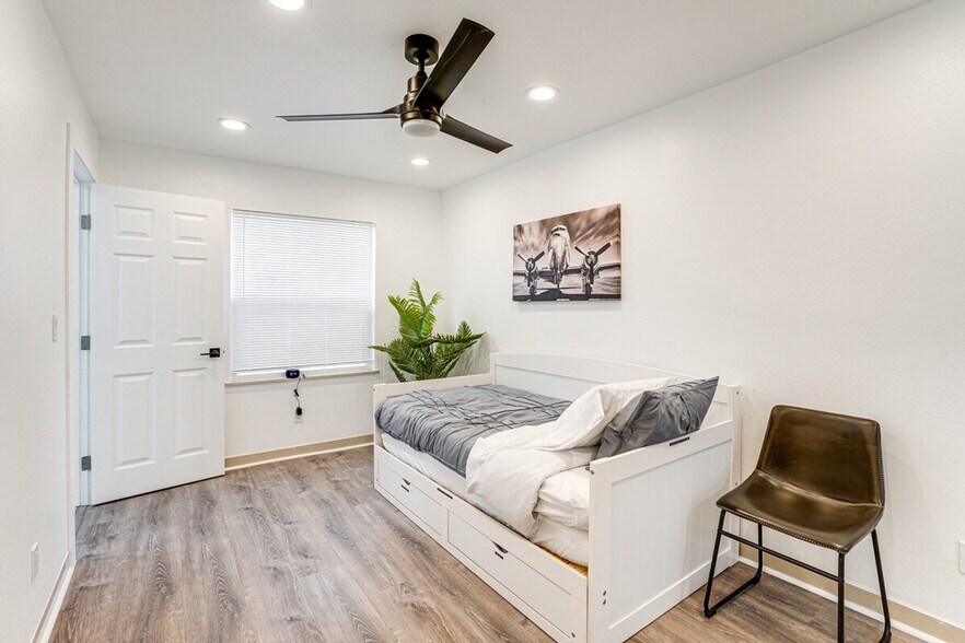 Building Photo - 641 Central Ave