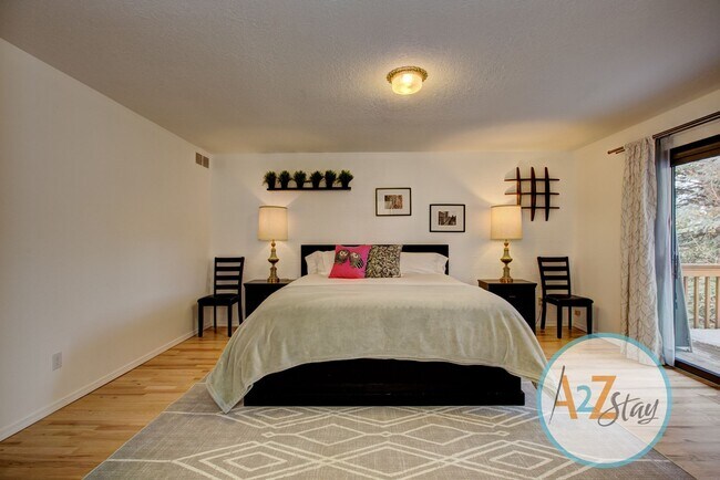 Building Photo - Executive Rental in North End Foothills